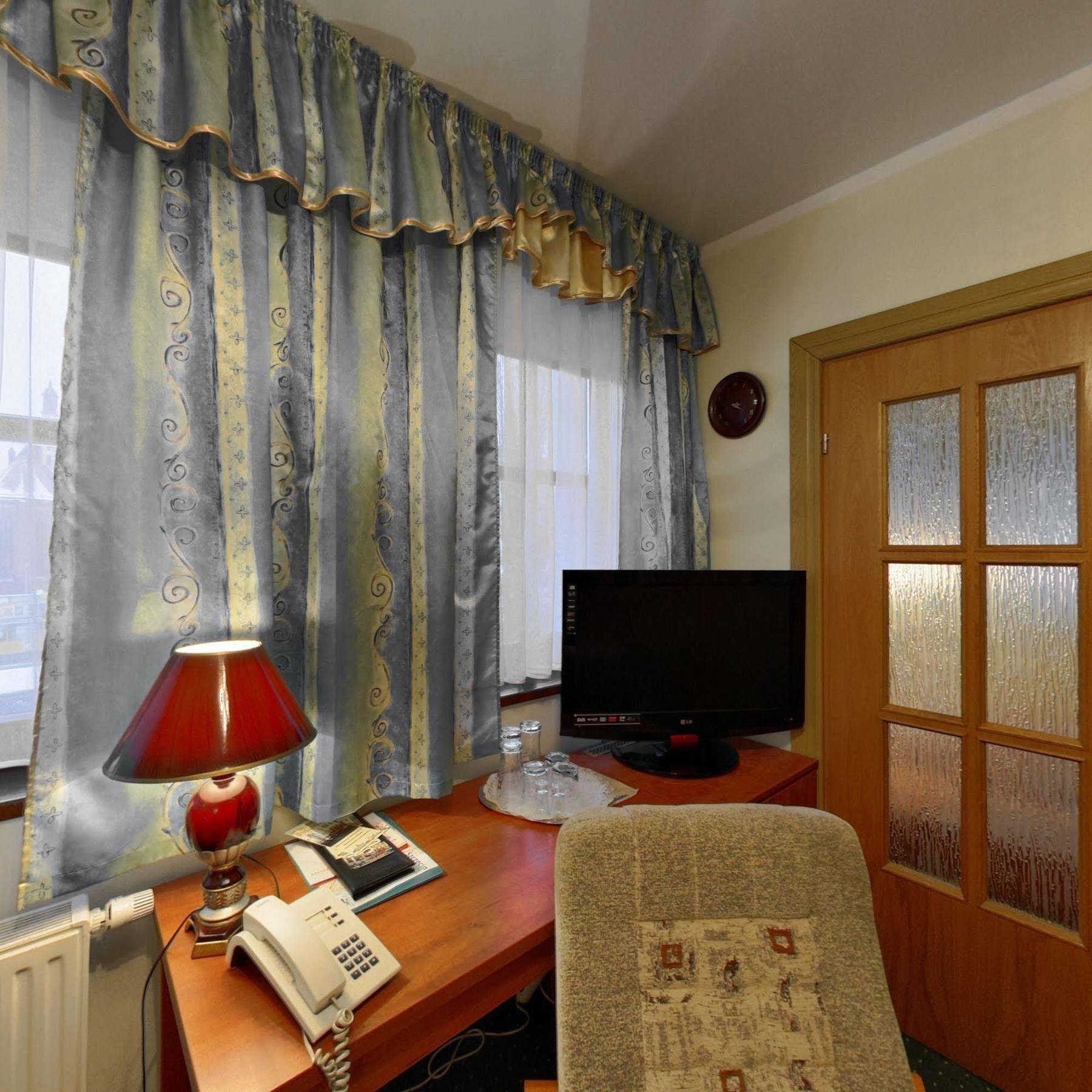 Hotel Restauracja Podzamcze Щецин Экстерьер фото